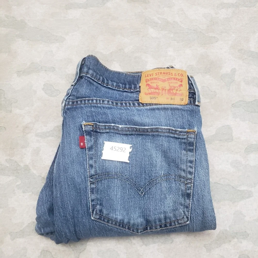 Levis 505 Jeans Mens 38x32 Blue Straight Leg‎ Pockets Denim Medium Wash